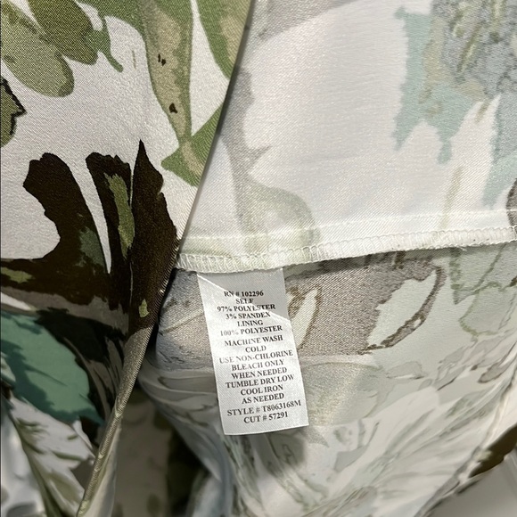 Connected Apparel Green Floral Dress - Picture 9 of 11